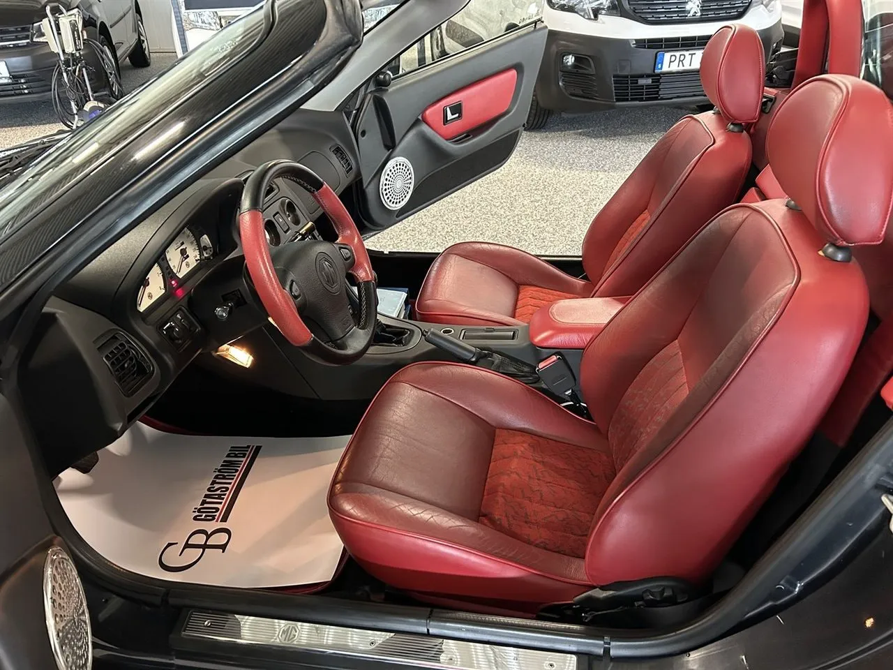Vehicle image 11