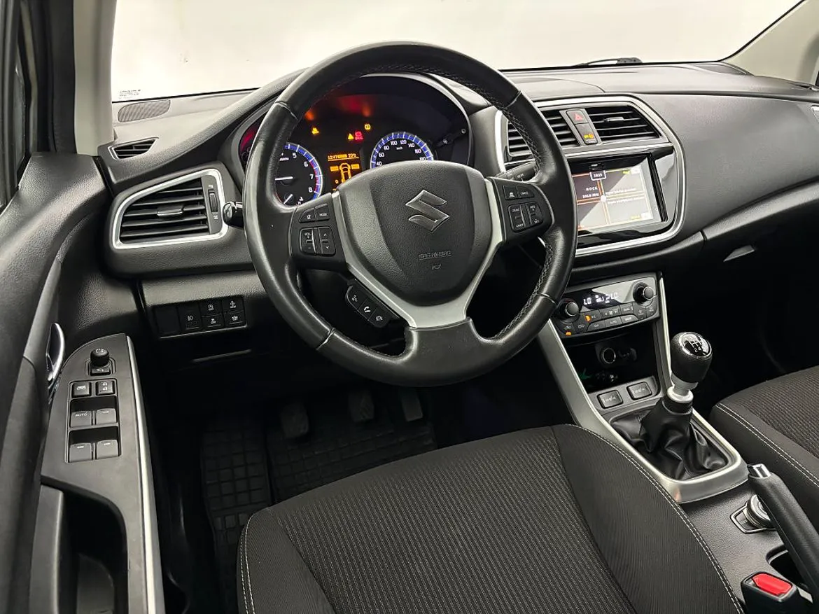 Vehicle image 13