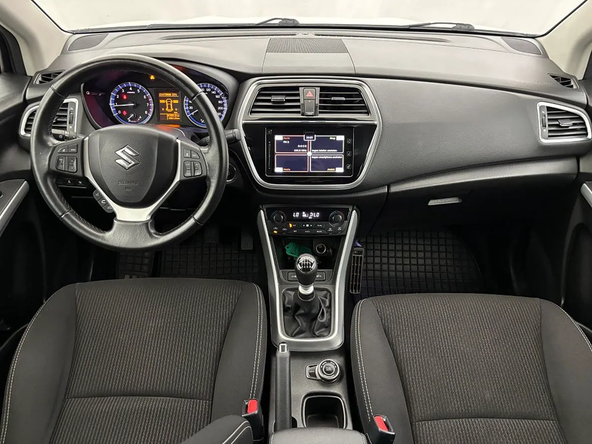 Vehicle image 14
