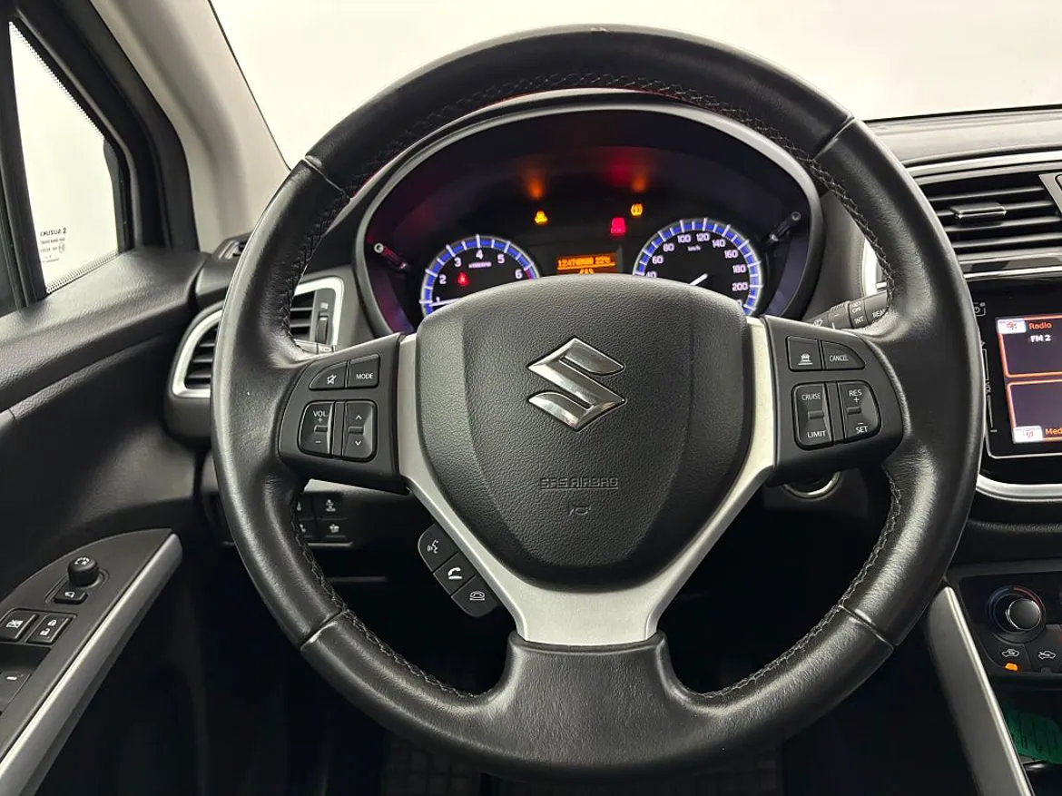 Vehicle image 15