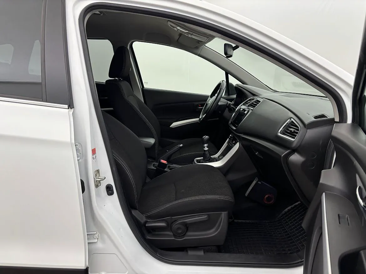 Vehicle image 19