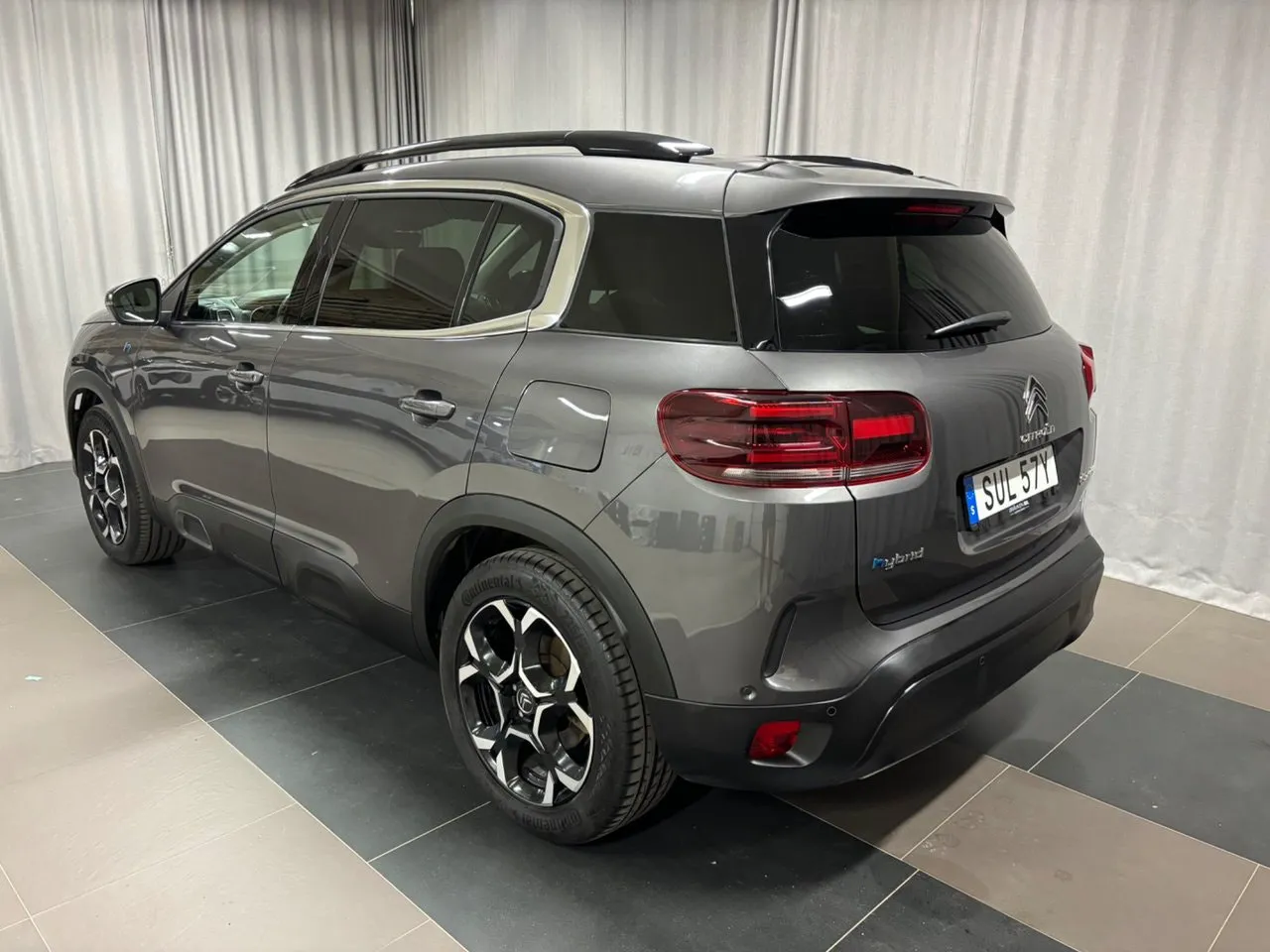 Vehicle image 3