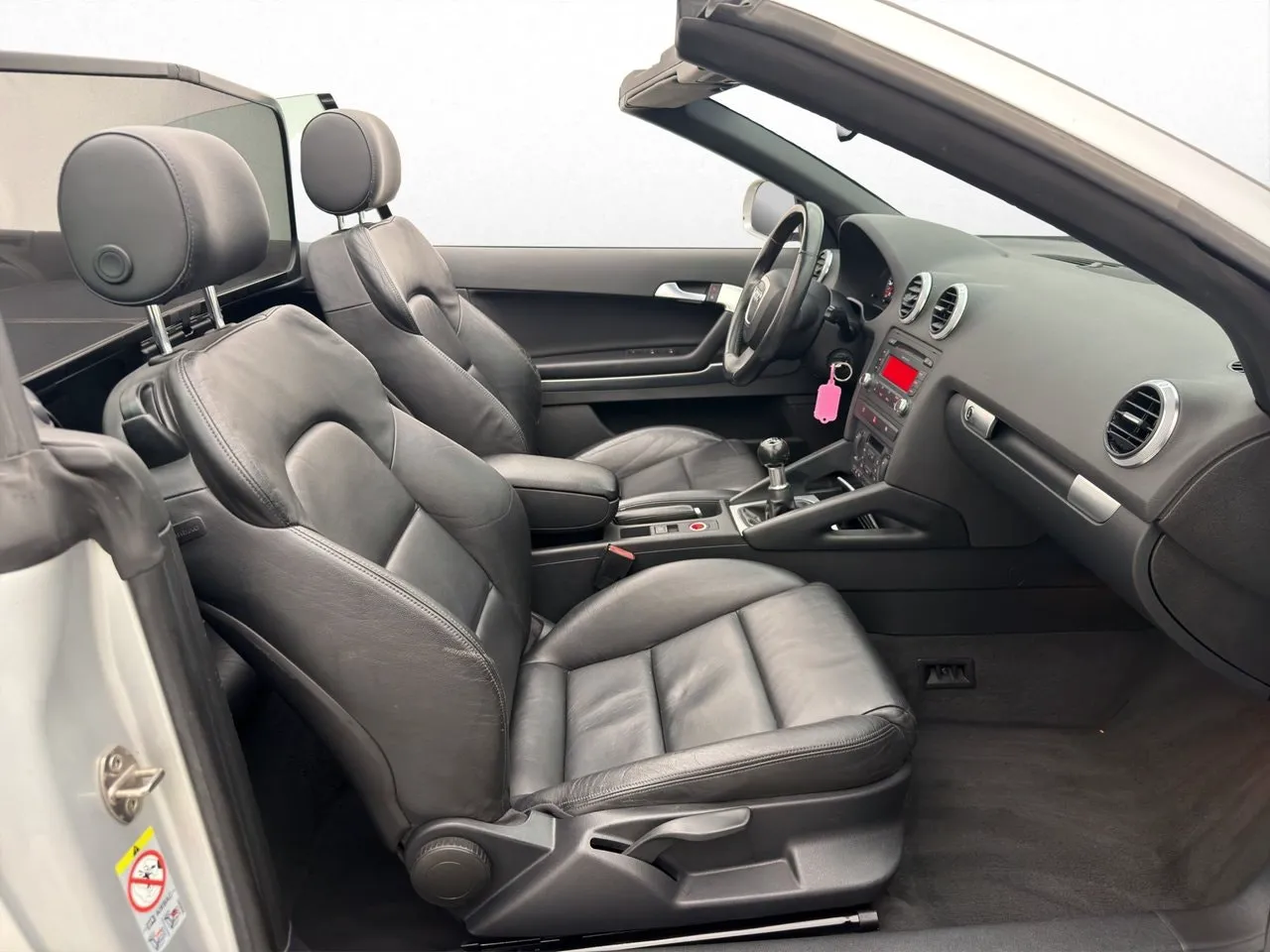 Vehicle image 16