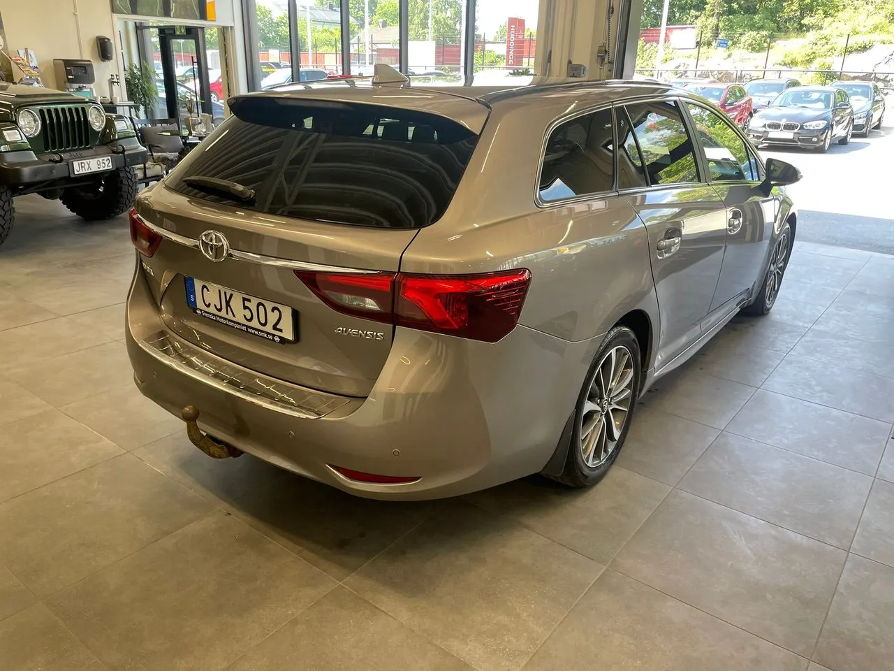 Vehicle image 5