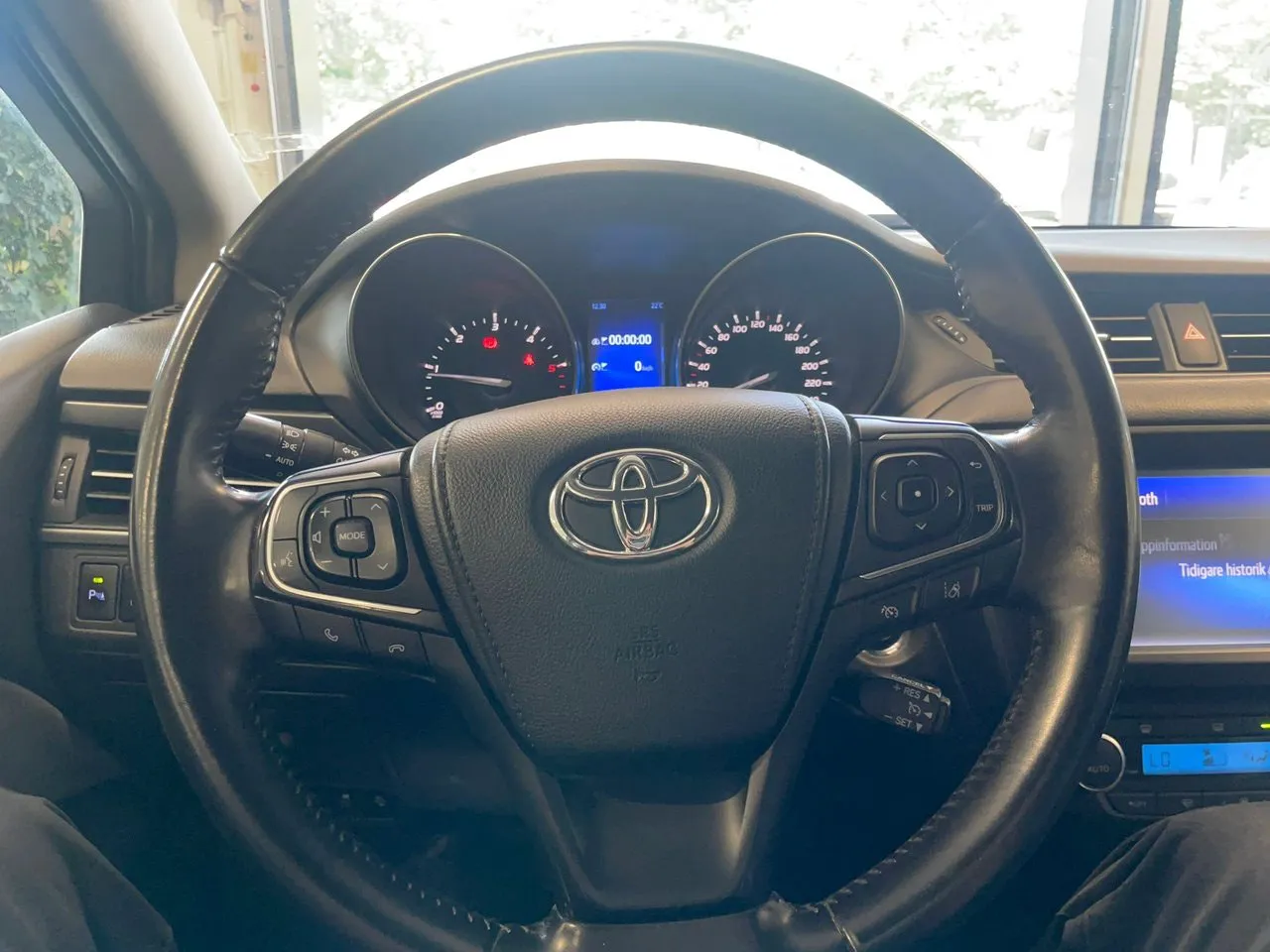 Vehicle image 16