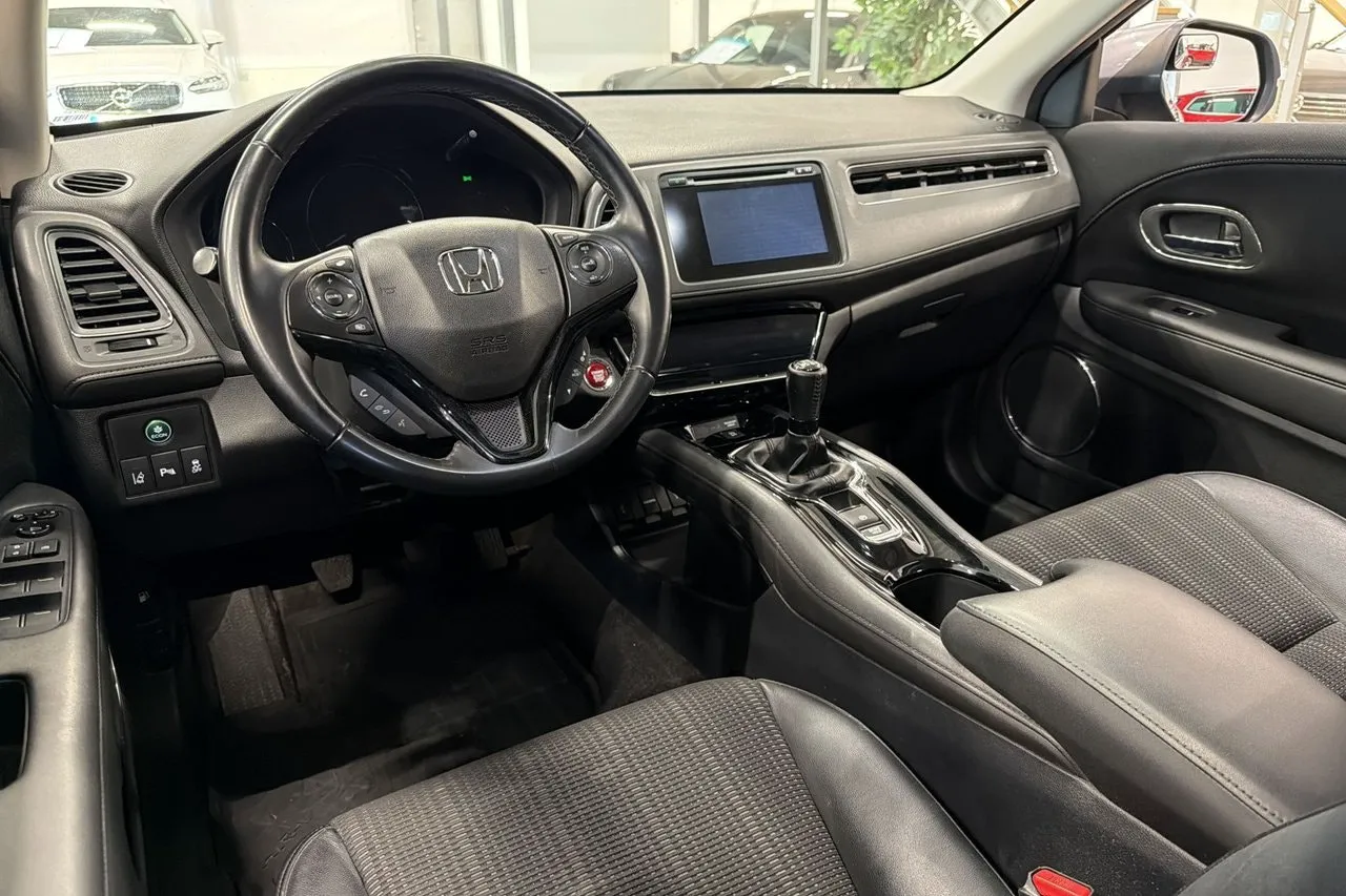 Vehicle image 8