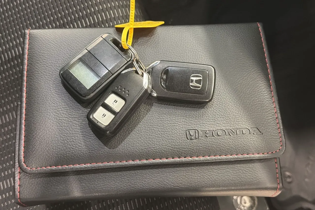 Vehicle image 21