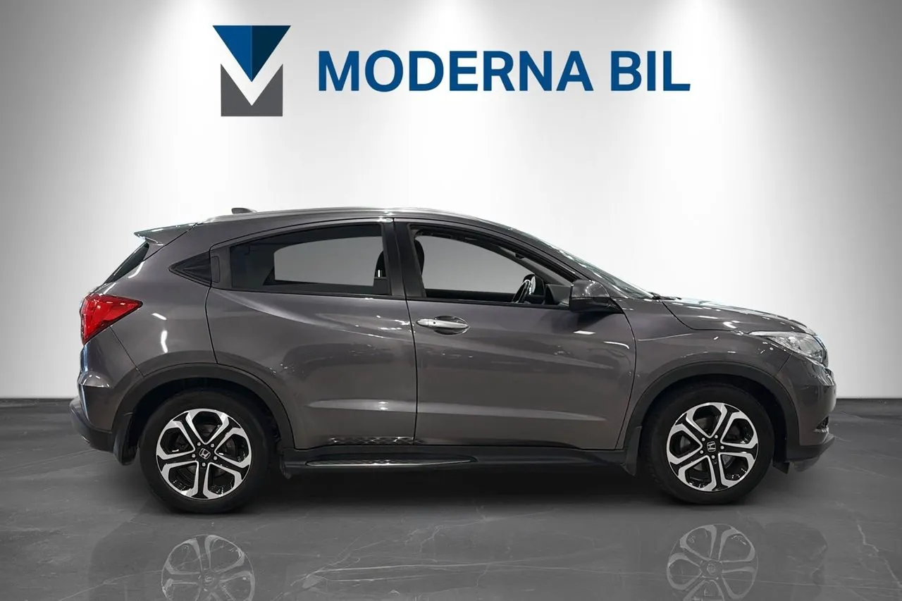 Vehicle image 6