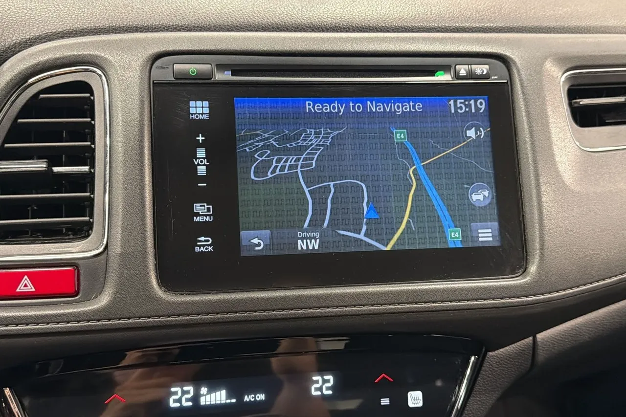Vehicle image 14