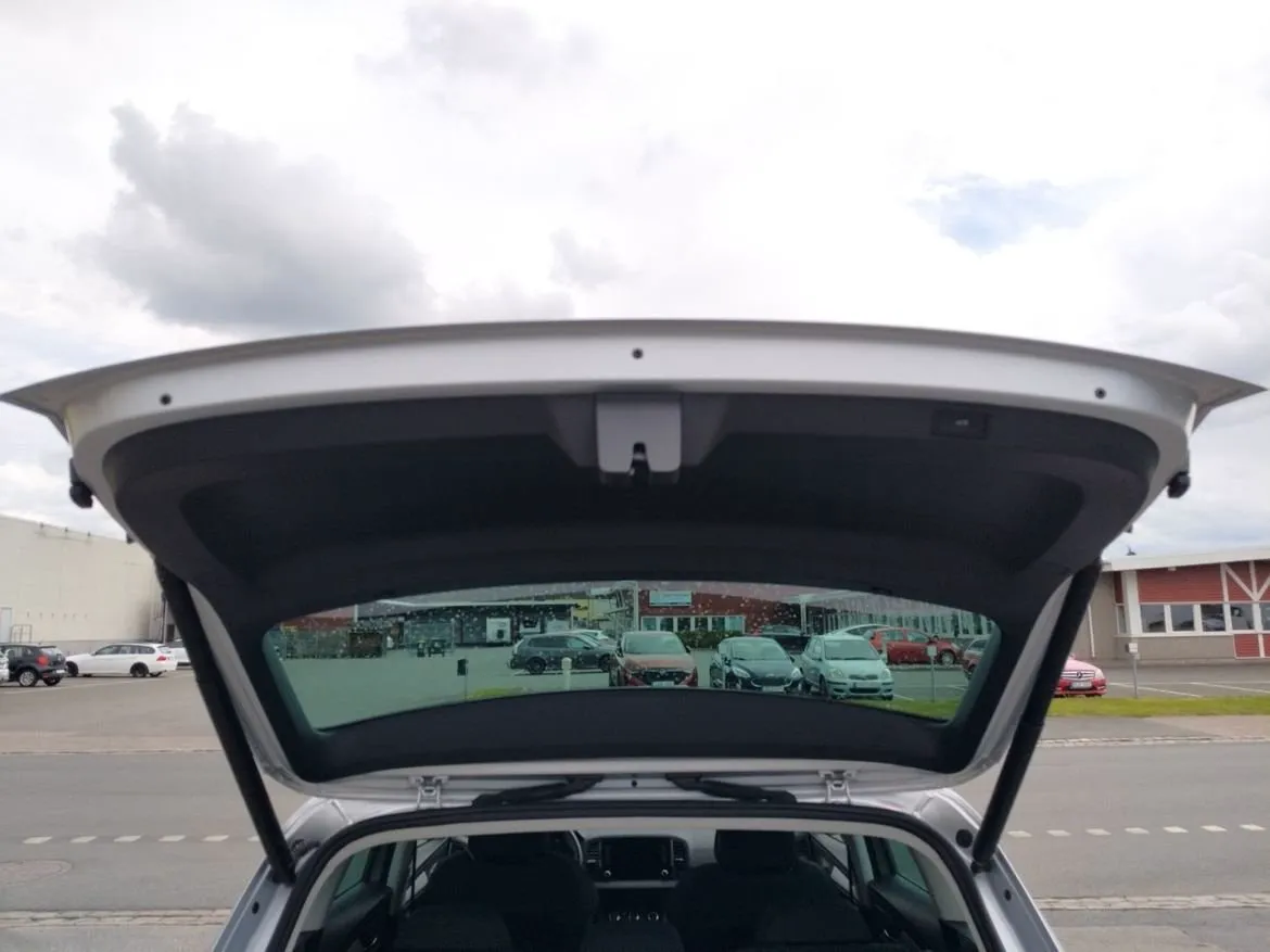 Vehicle image 16
