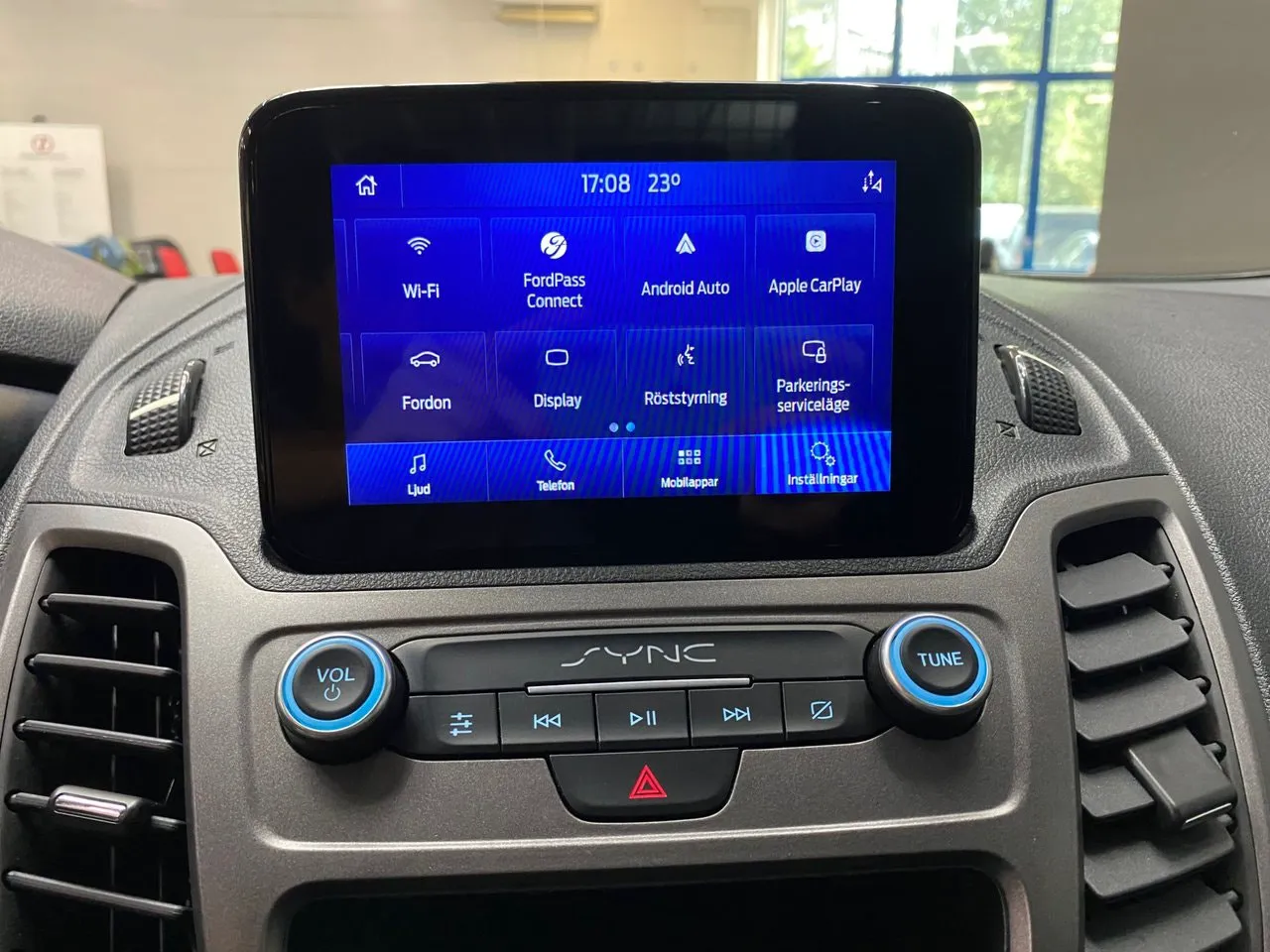 Vehicle image 6