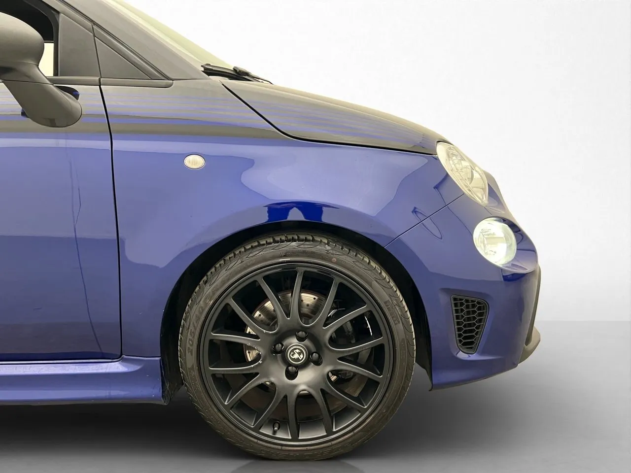 Vehicle image 32