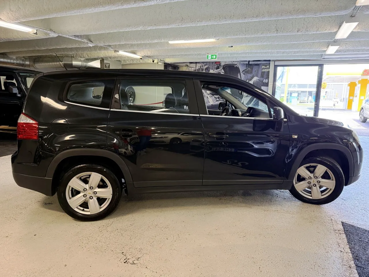 Vehicle image 5