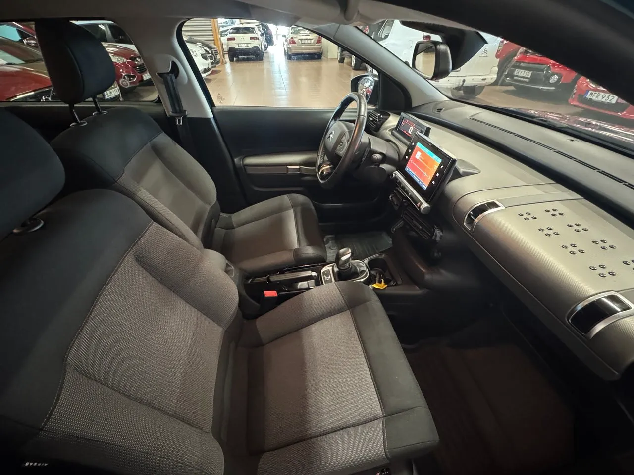 Vehicle image 9