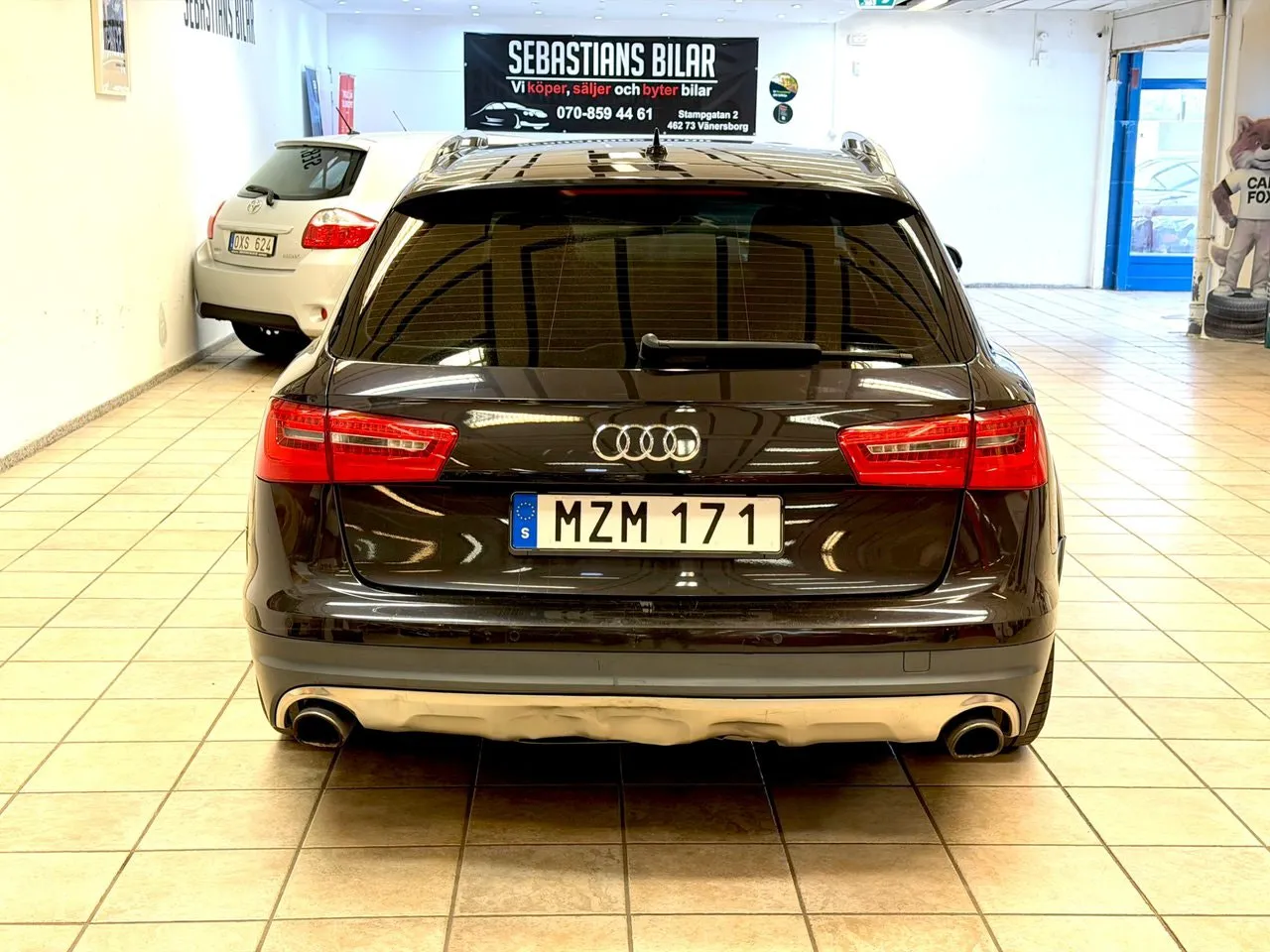 Vehicle image 3