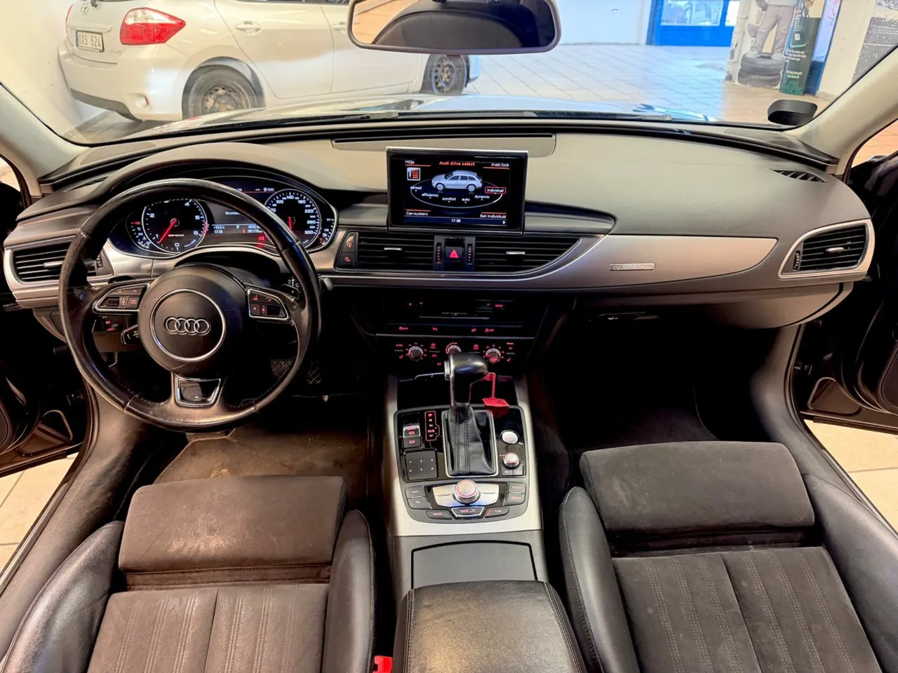 Vehicle image 9