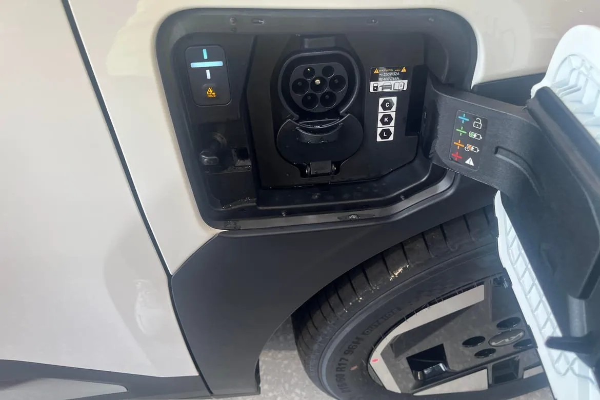 Vehicle image 13