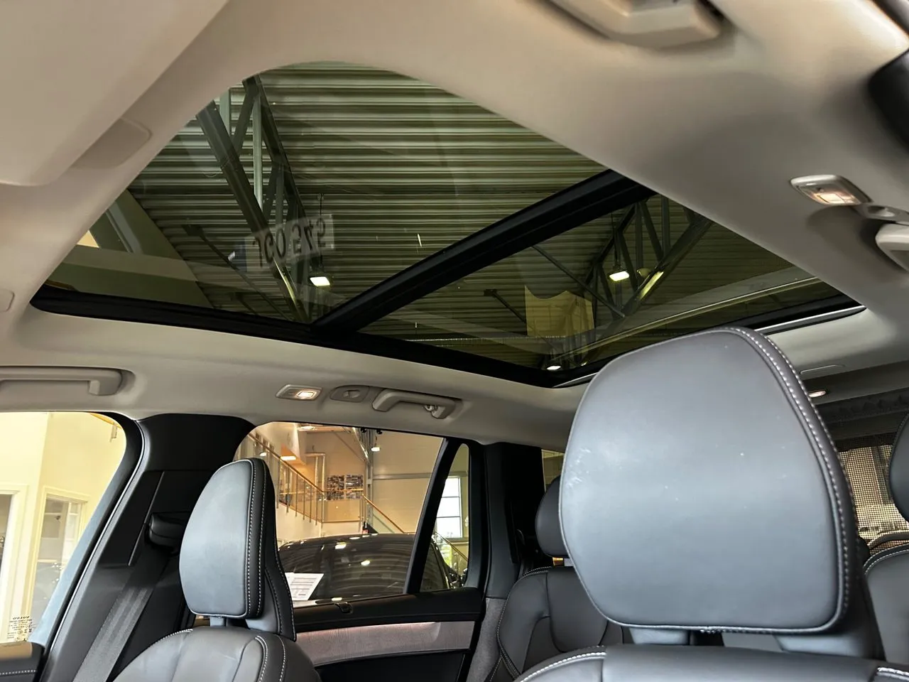 Vehicle image 18