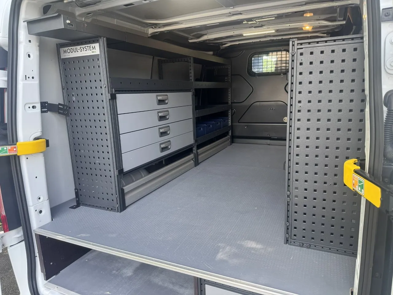 Vehicle image 14