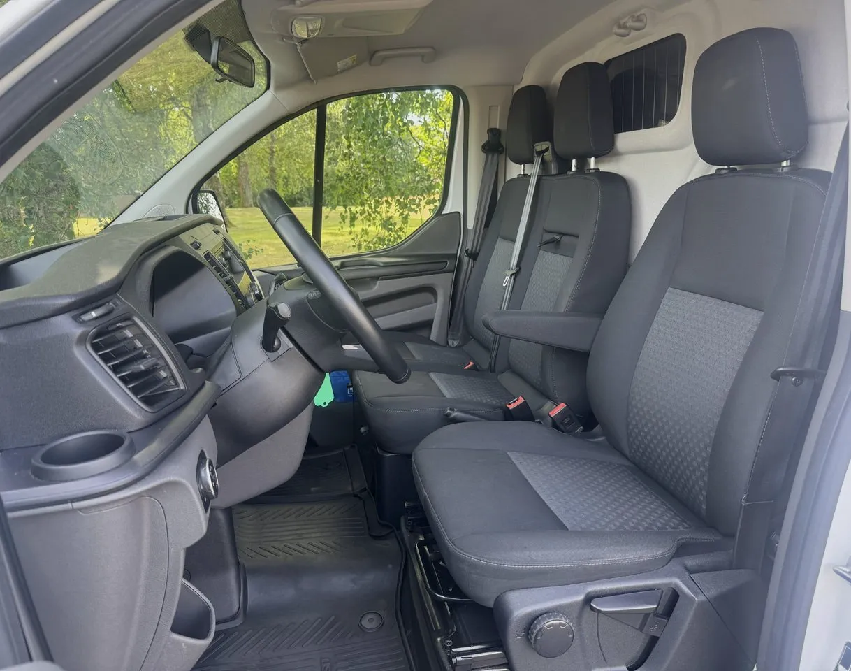 Vehicle image 11