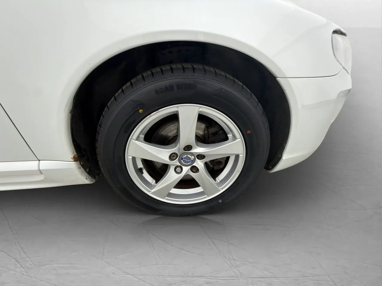 Vehicle image 32