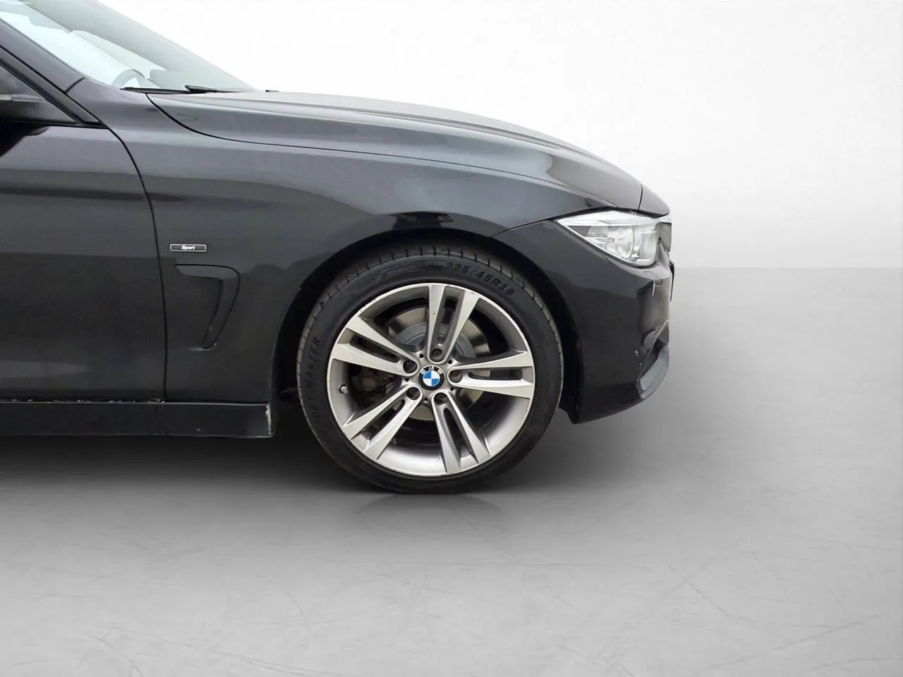 Vehicle image 32