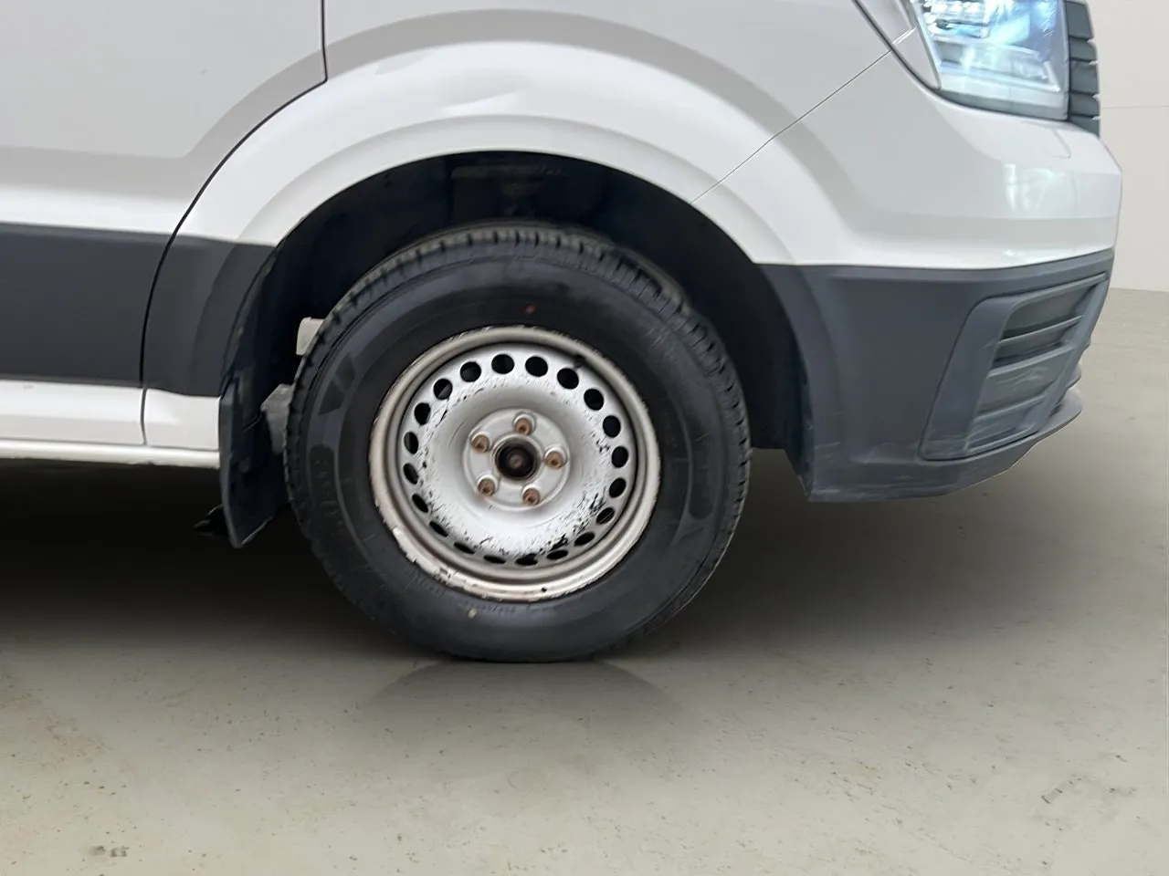 Vehicle image 28