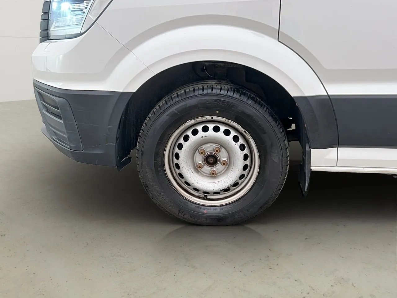 Vehicle image 25