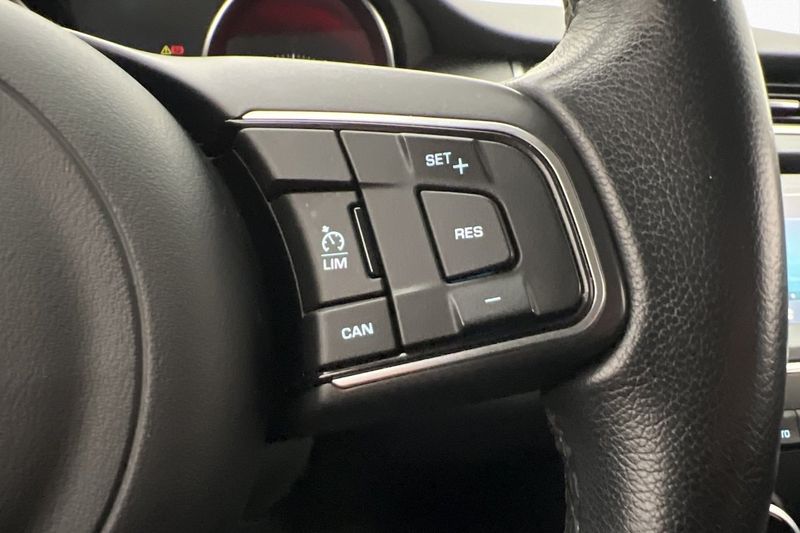 Jaguar E-Pace bild 12