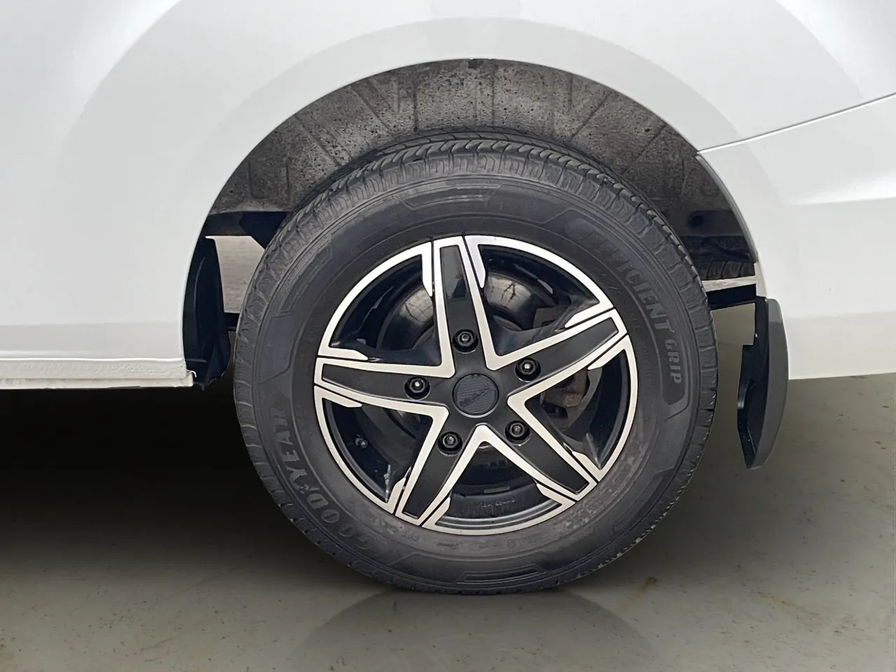 Vehicle image 25