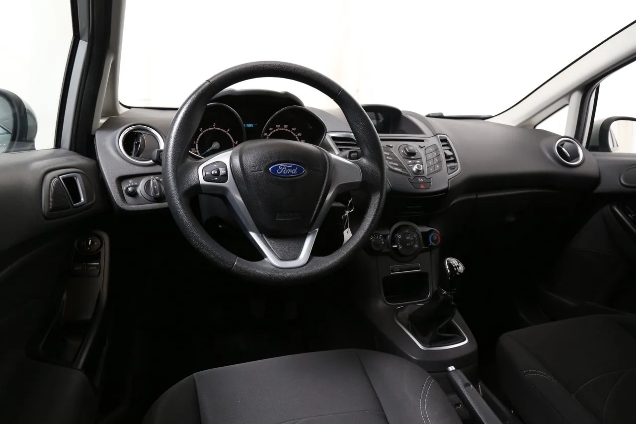 Vehicle image 15