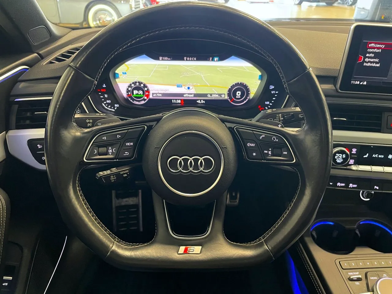 Vehicle image 14