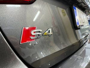 Audi S4 bild 24
