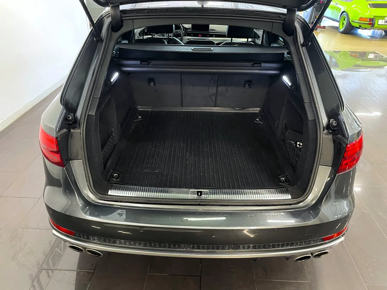 Vehicle image 22