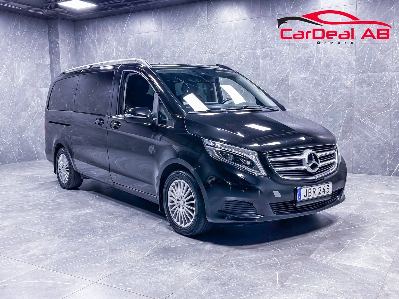 Mercedes V220