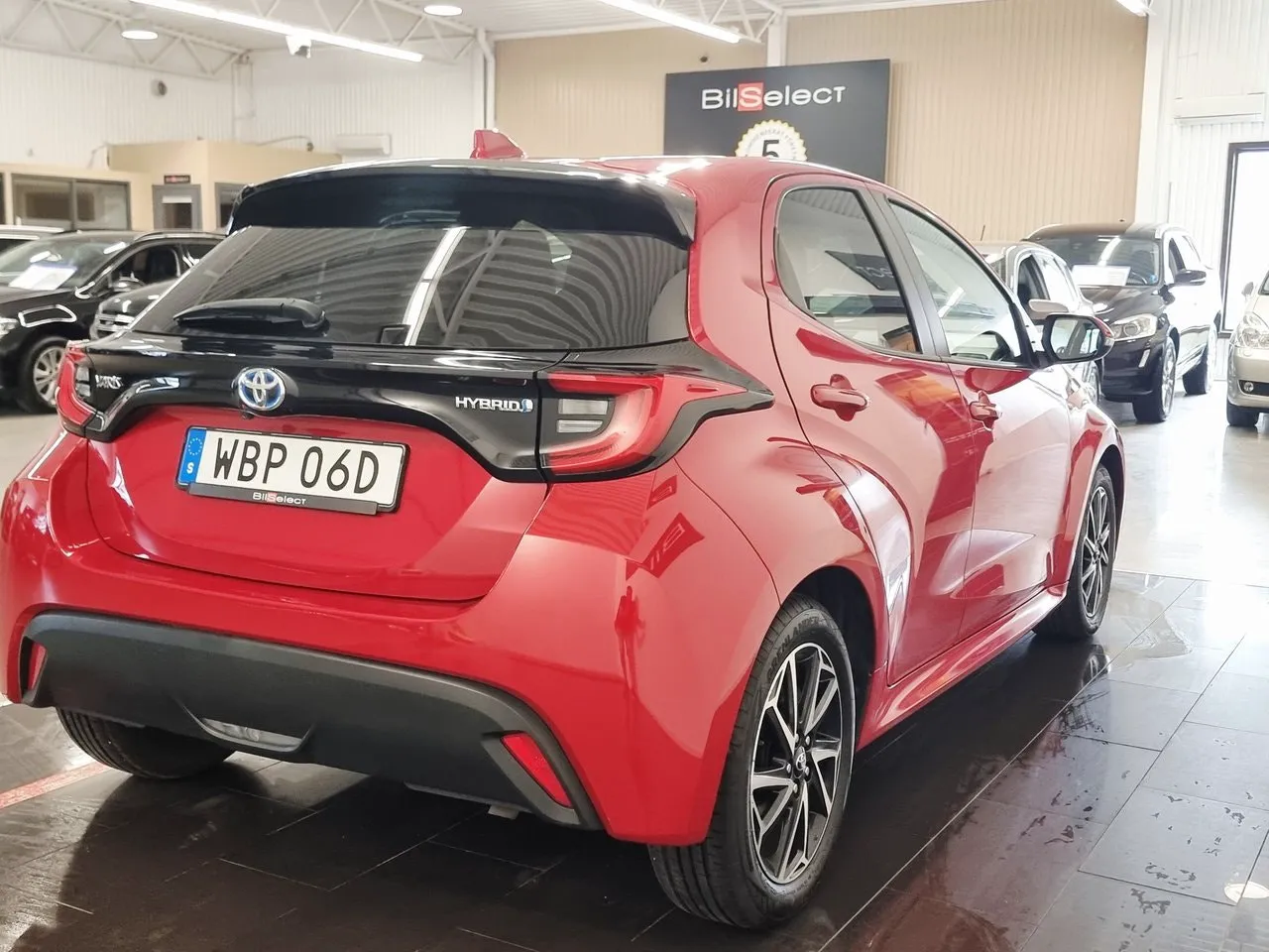 Vehicle image 17