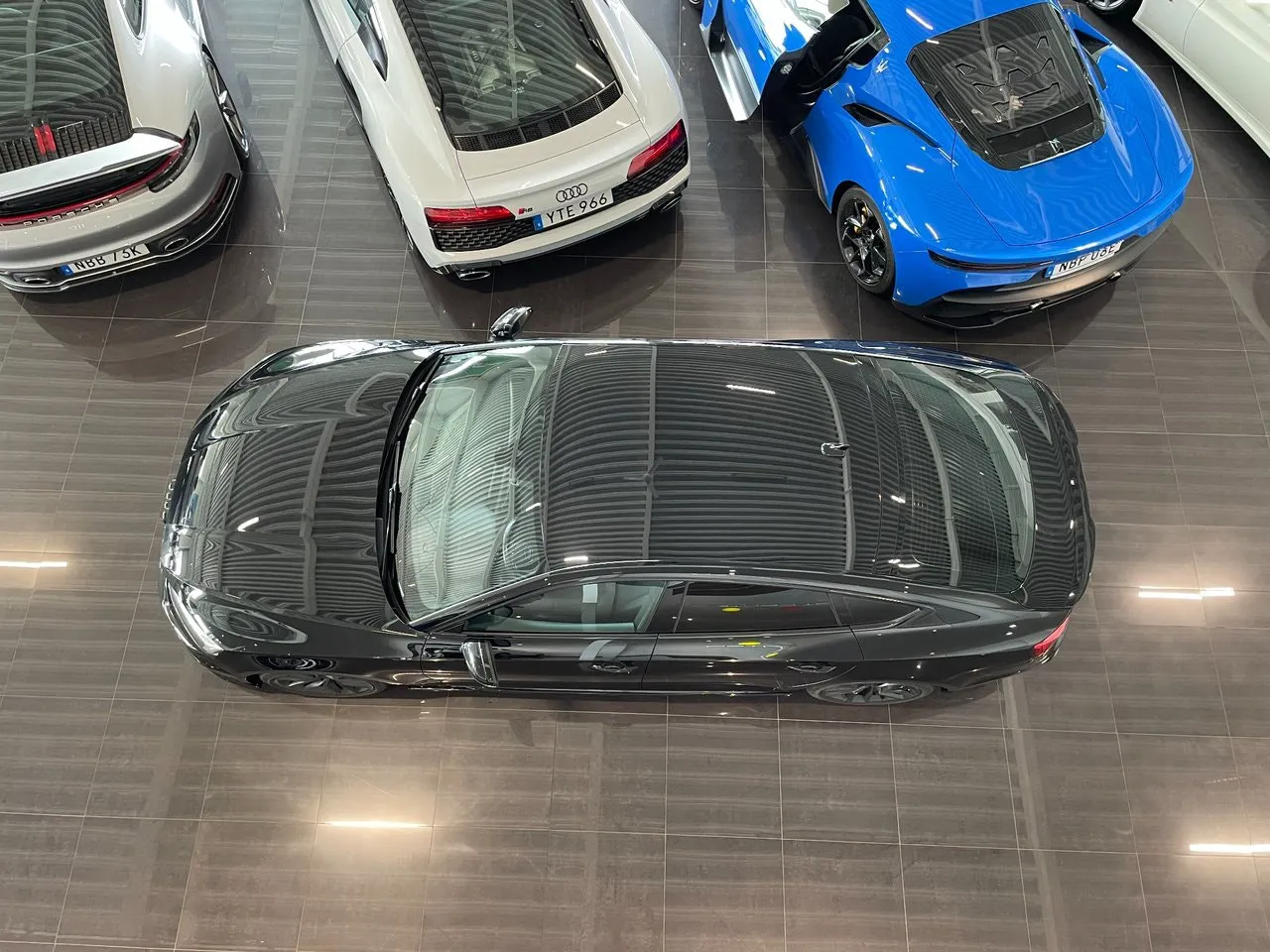 Vehicle image 7