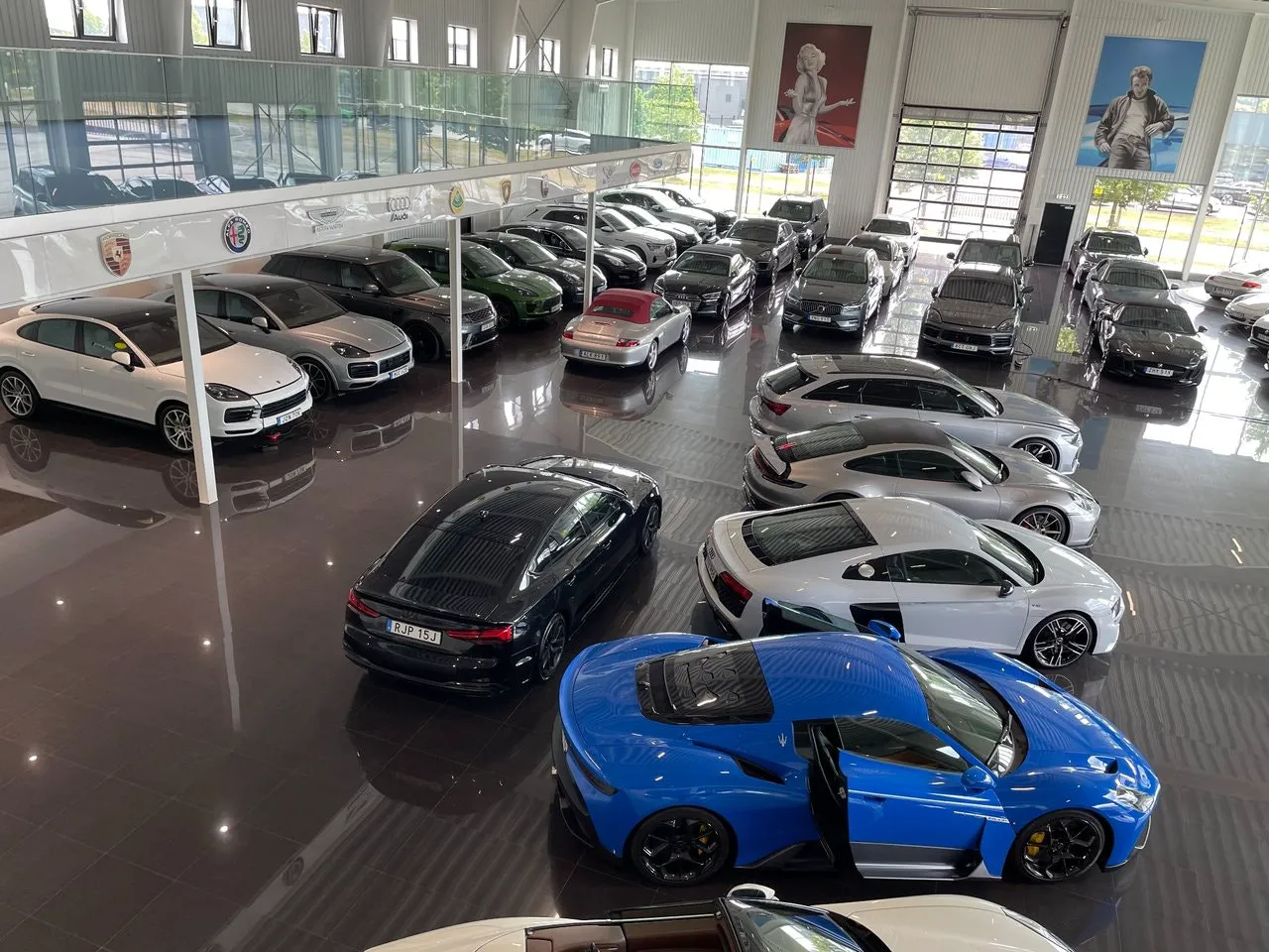 Vehicle image 8
