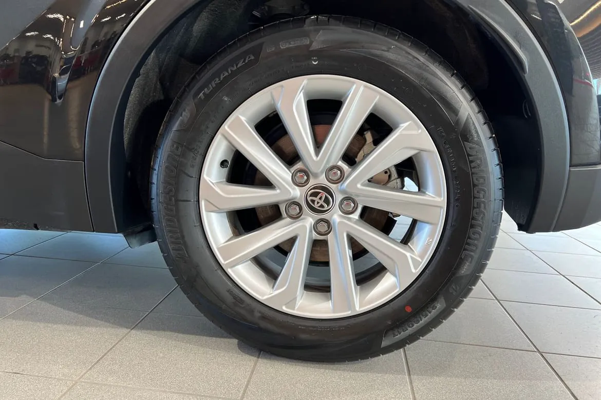 Vehicle image 16