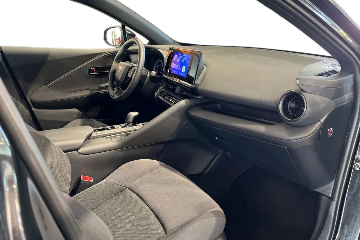 Vehicle image 6