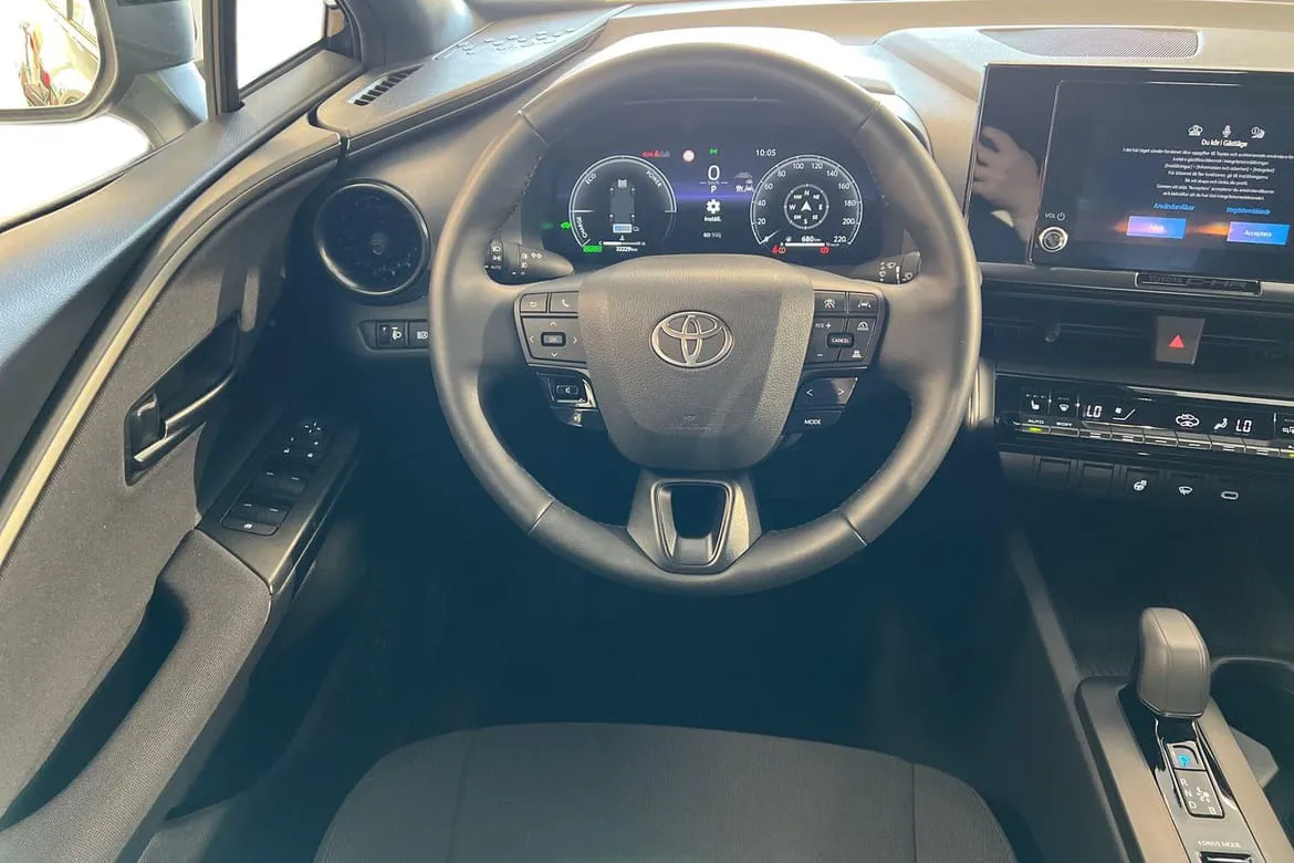 Vehicle image 10