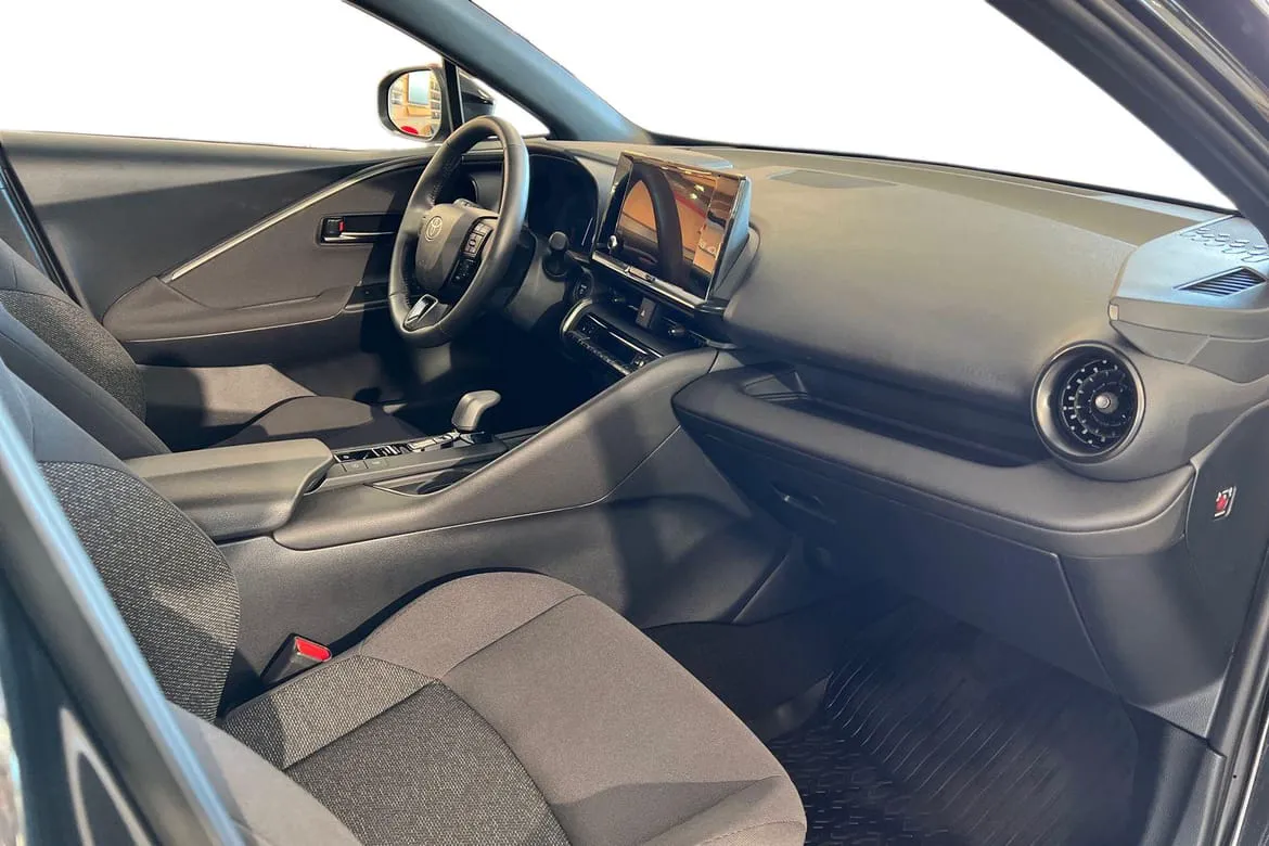 Vehicle image 6