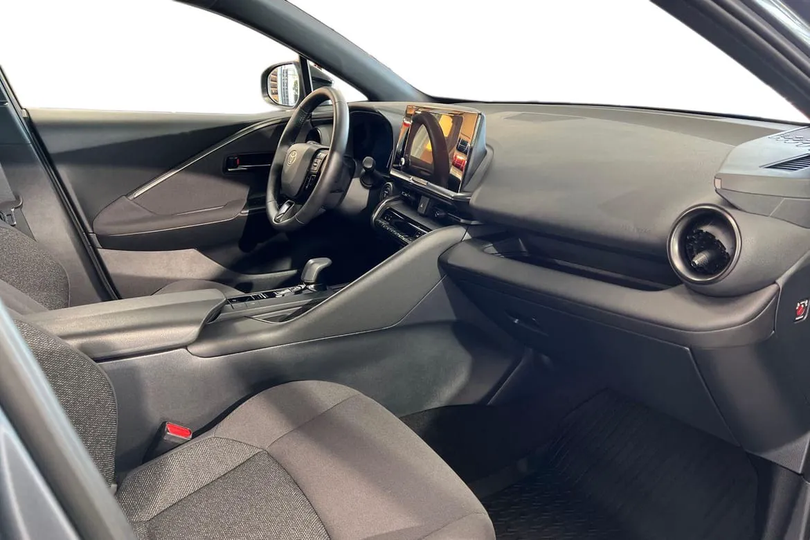 Vehicle image 6