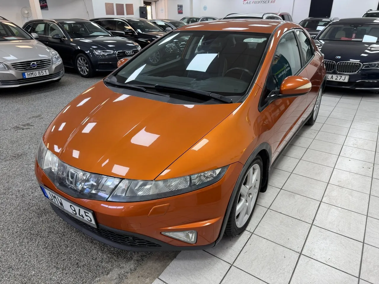 Vehicle image 18