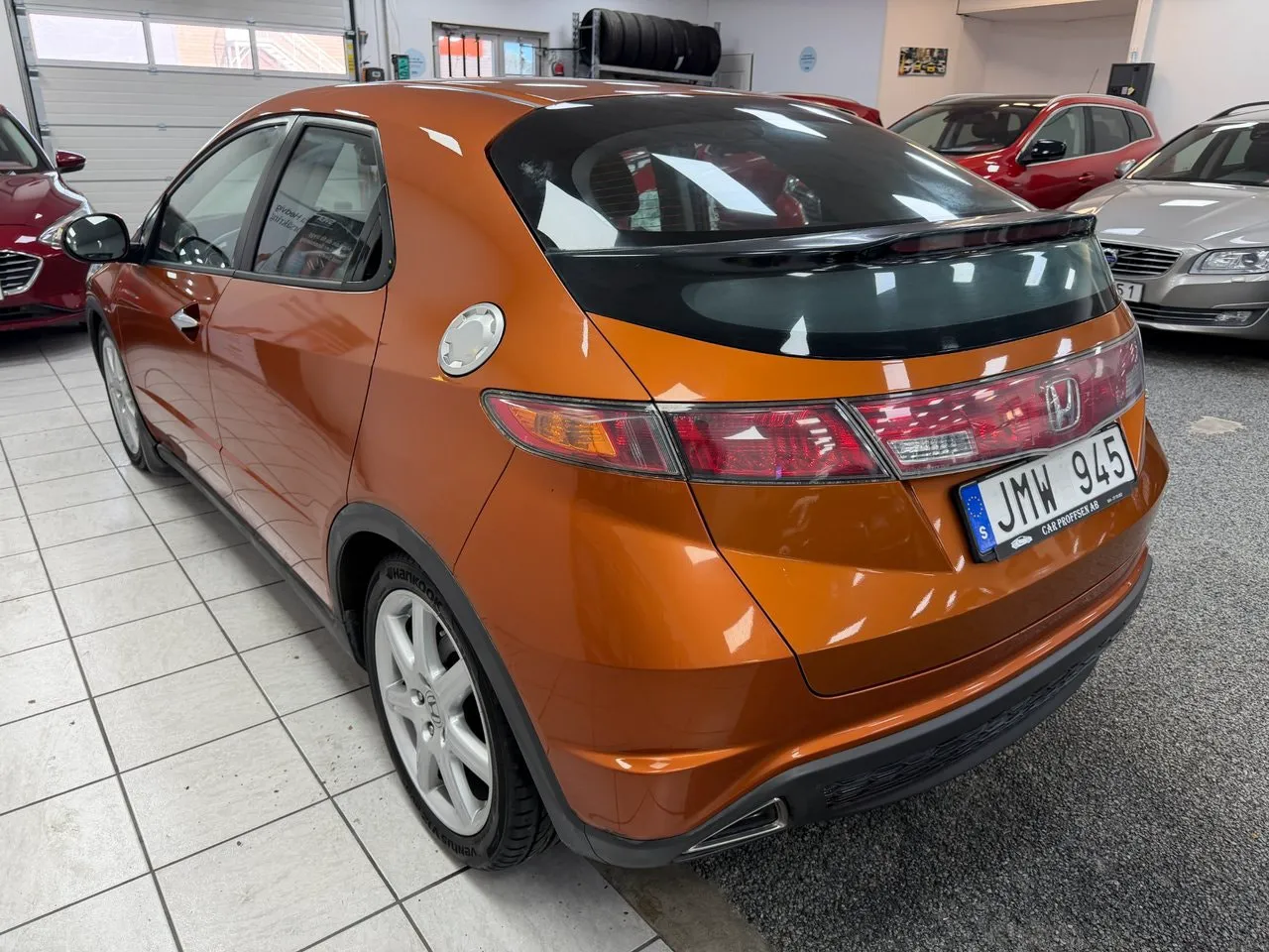 Vehicle image 19