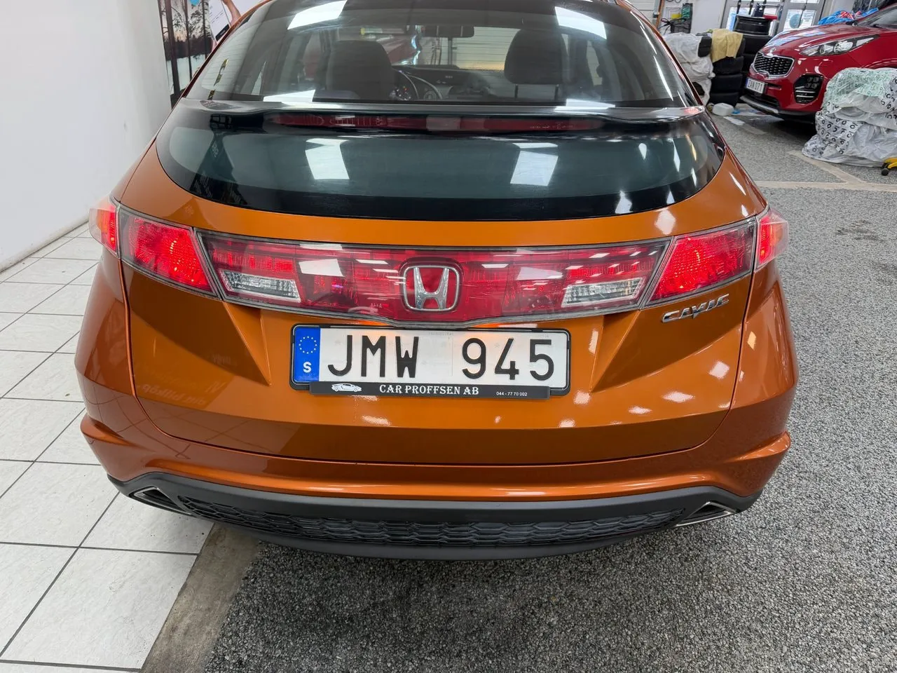 Vehicle image 16