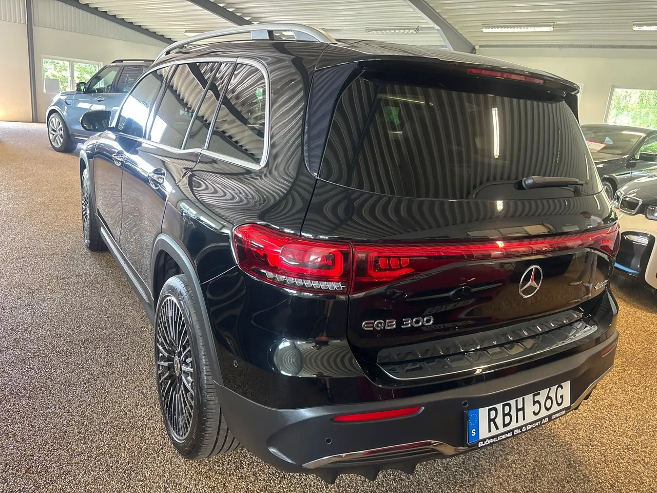 Vehicle image 10