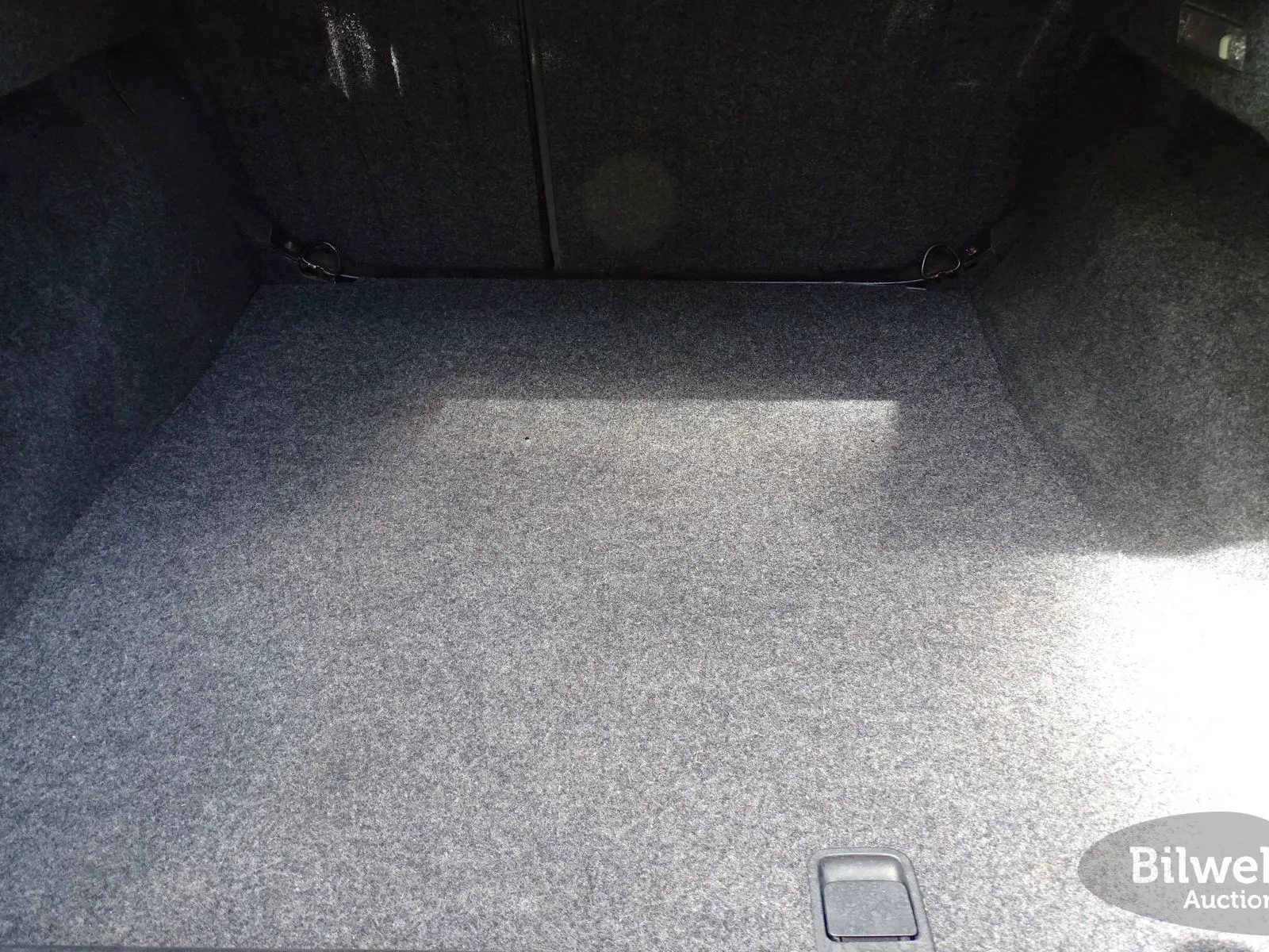 Vehicle image 76