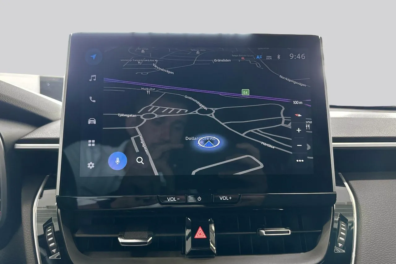 Vehicle image 10