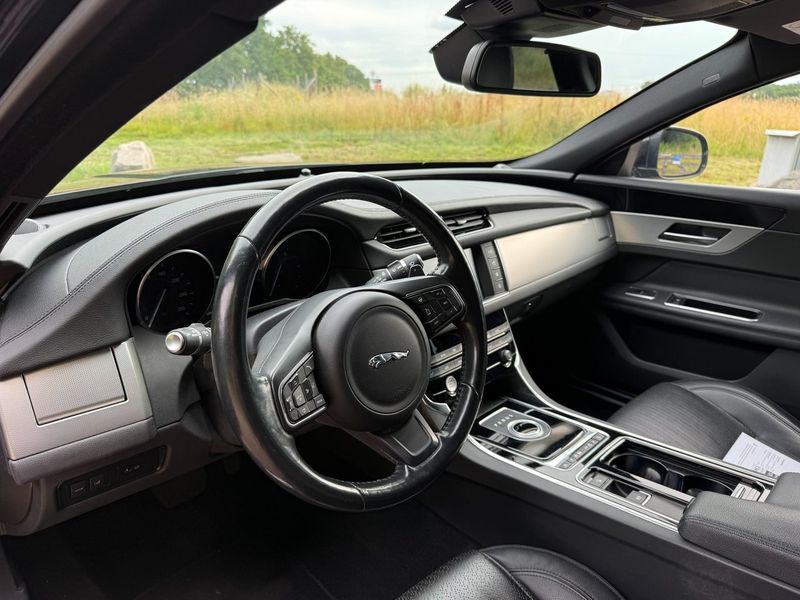 Jaguar XF bild 8